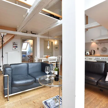 Spacious Near Sea In