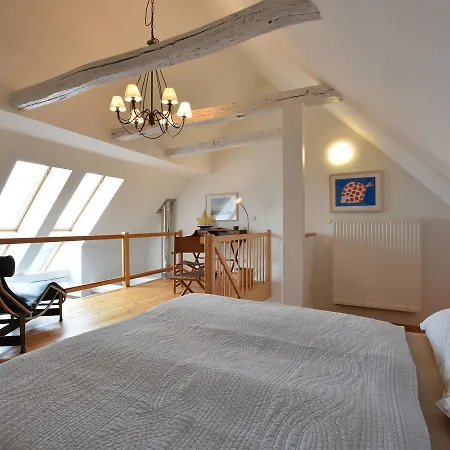 Spacious Near Sea In *