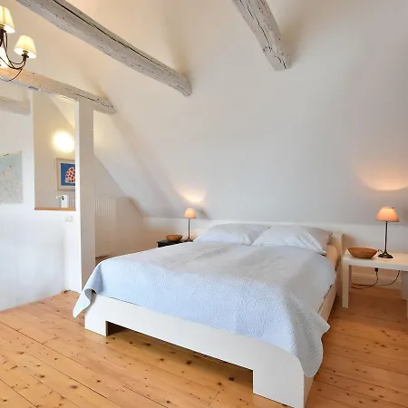 Spacious Near Sea In 公寓
