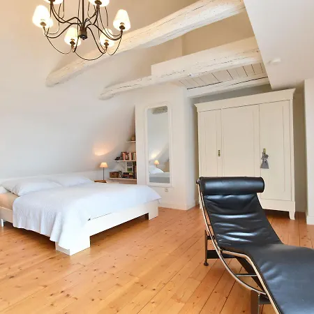 Spacious Near Sea In